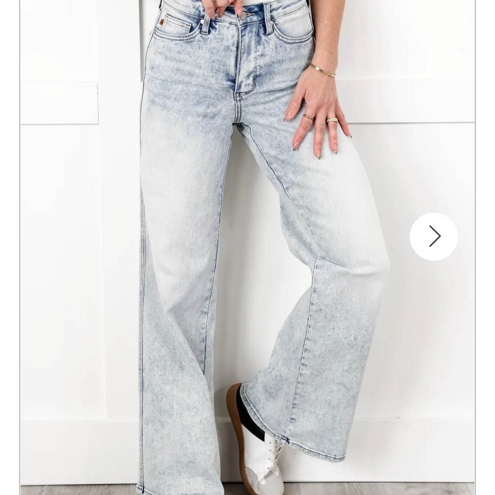 Classic Light Blue Women's Jeans - Picture 7 of 7